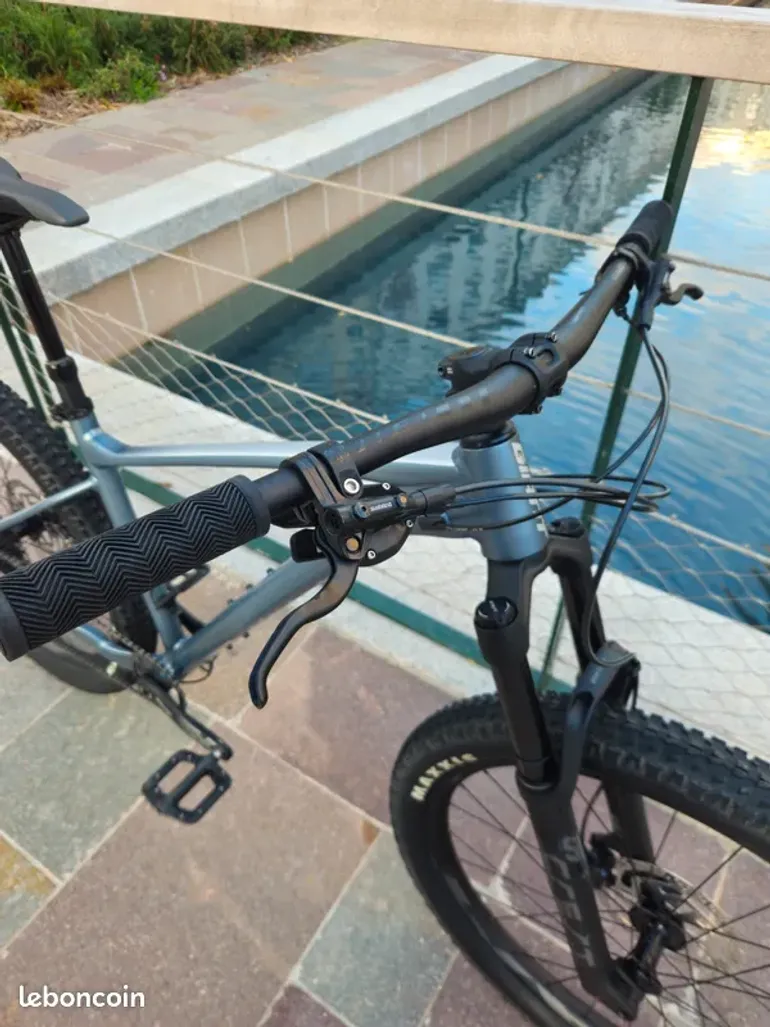 Used Giant Giant Fathom 1 2022 - Taille L 2022 Mountainbike — image 12 of 15