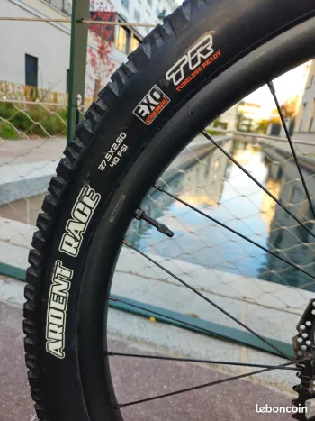 Used Giant Giant Fathom 1 2022 - Taille L 2022 Mountainbike — image 9 of 15
