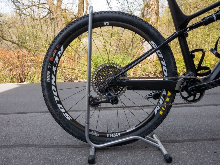 Used Canyon Lux CF SLX 9.0 2020 2020 Mountainbike — image 3 of 14