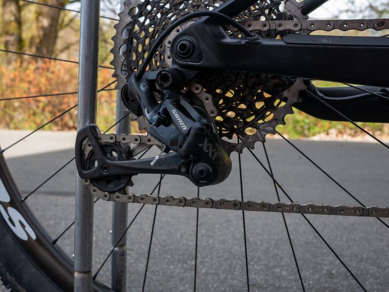 Used Canyon Lux CF SLX 9.0 2020 2020 Mountainbike — image 2 of 14