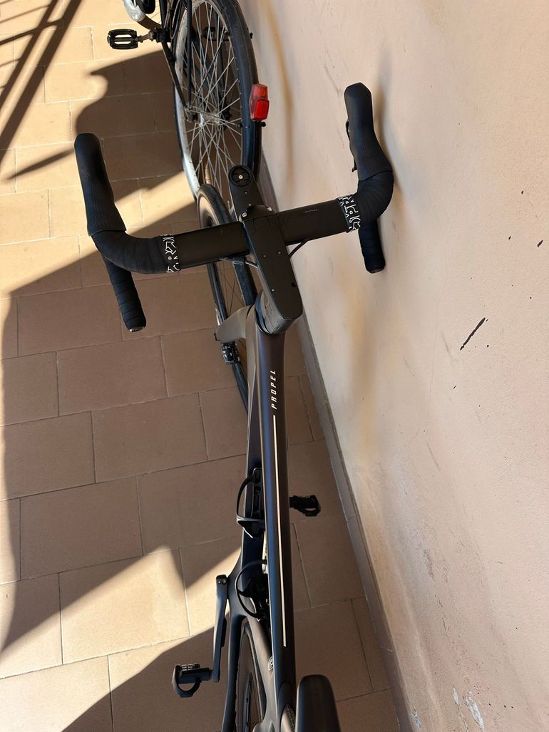 Used Giant Propel Advanced 1 Disc 2020 2020 Road & Gravel, Black — image 11 of 17