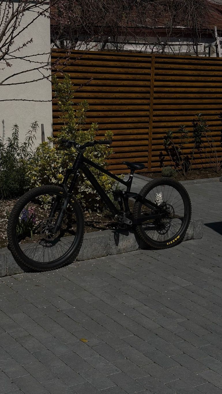 Used RAAW Madonna V2.2 Frame Kit 2025 2025 Mountainbike — image 3 of 7