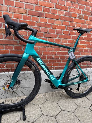 Used Bianchi Infinito Pro ULTEGRA DI2 4IIII PWM 2026 2026 Road & Gravel — image 13 of 17