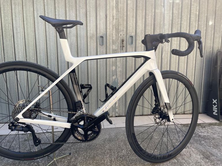 Used Trek Madone SL 6 Gen 8 2025 2025 Road & Gravel — image 6 of 7