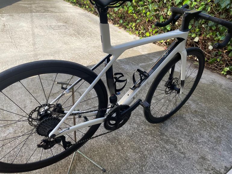 Used Trek Madone SL 6 Gen 8 2025 2025 Road & Gravel — image 3 of 7