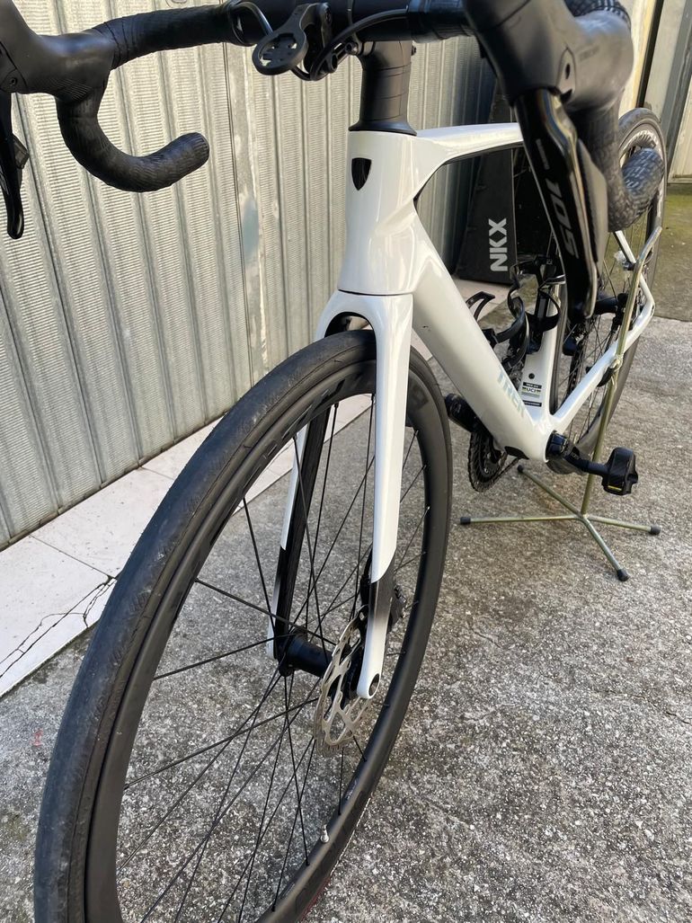 Used Trek Madone SL 6 Gen 8 2025 2025 Road & Gravel — image 7 of 7