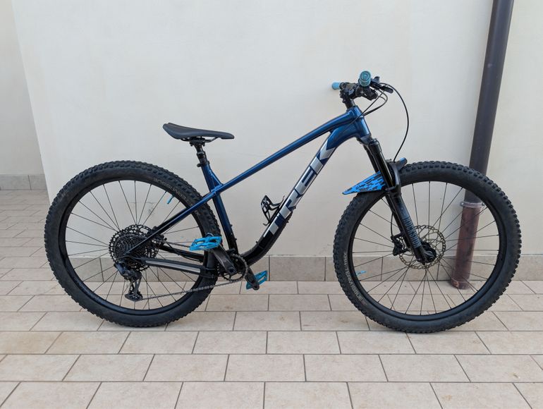 Used Trek Roscoe 8 2023 2023 Mountainbike, Blue, 27.5, 29 — image 1 of 10