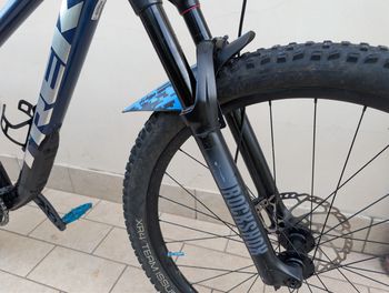 Used Trek Roscoe 8 2023 2023 Mountainbike, Blue, 27.5, 29 — image 4 of 10
