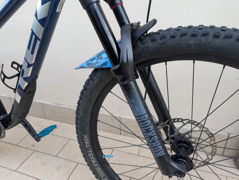 Used Trek Roscoe 8 2023 2023 Mountainbike, Blue, 27.5, 29 — image 4 of 10