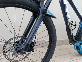 Used Trek Roscoe 8 2023 2023 Mountainbike, Blue, 27.5, 29 — image 7 of 10