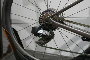 Used Specialized S-Works Roubaix SL8 – SRAM RED AXS 2025 2025 Road & Gravel — image 3 of 11
