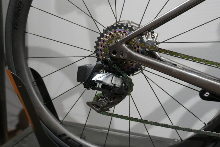 Used Specialized S-Works Roubaix SL8 – SRAM RED AXS 2025 2025 Road & Gravel — image 3 of 11