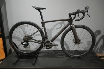 Used Specialized S-Works Roubaix SL8 – SRAM RED AXS 2025 2025 Route & Gravel
