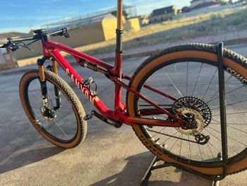 Used Canyon Lux World Cup CF 8 2024 2024 Mountainbike — image 2 of 3