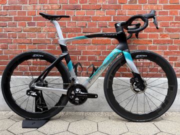 Pinarello Dogma Shimano Dura Ace Di2 2024 Road & Gravel usato