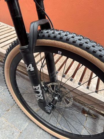 Used Specialized Epic Expert EVO 2019 2019 Mountainbike, Black, 29 — image 3 of 7