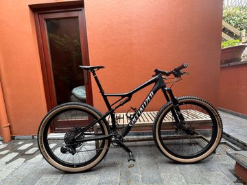 Used Specialized Epic Expert EVO 2019 2019 Mountainbike, Black, 29 — image 1 of 7