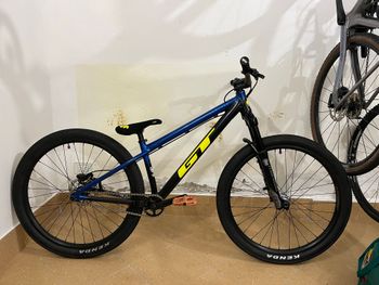 Used GT La Bomba Pro 2022 2022 Mountainbike, Blu — image 9 of 10