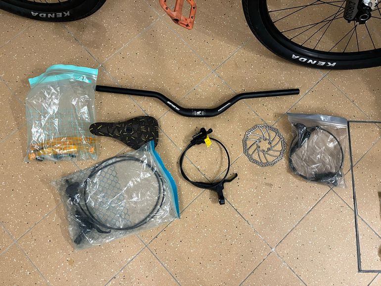 Used GT La Bomba Pro 2022 2022 Mountainbike, Blu — image 10 of 10