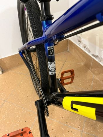 Used GT La Bomba Pro 2022 2022 Mountainbike, Blu — image 8 of 10