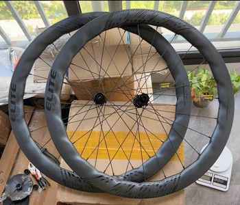 Used Canyon Endurace CF 8 Di2 2025 2025 Road & Gravel — image 14 of 15