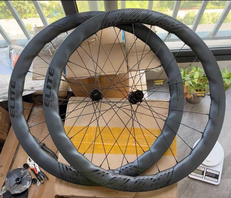 Used Canyon Endurace CF 8 Di2 2025 2025 Road & Gravel — image 14 of 15