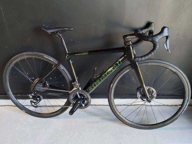 Used Bianchi Specialissima Dura Ace Di2 2021 2021 Road & Gravel — image 1 of 4