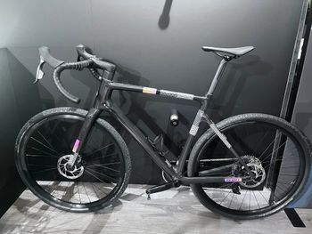 Used Scott Addict Gravel 30 2025 2025 Road & Gravel — image 2 of 9