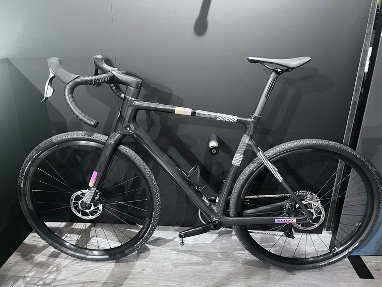 Used Scott Addict Gravel 30 2025 2025 Road & Gravel — image 2 of 9
