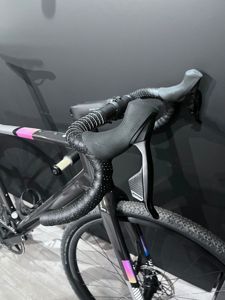 Used Scott Addict Gravel 30 2025 2025 Road & Gravel — image 4 of 9