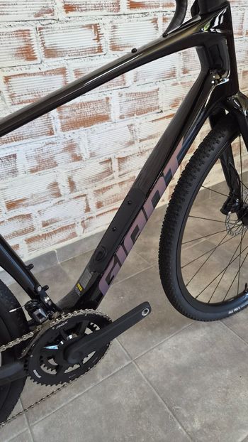 Used Giant Revolt Advanced 2 2025 2025 Road & Gravel — image 7 of 9