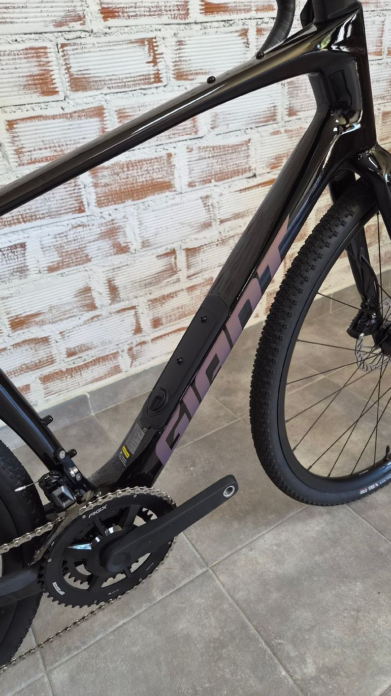 Used Giant Revolt Advanced 2 2025 2025 Road & Gravel — image 7 of 9