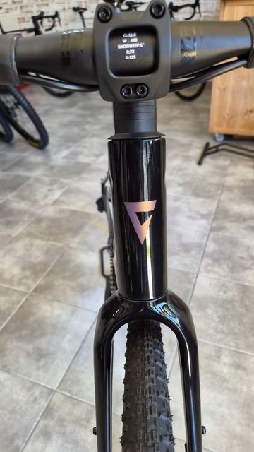 Giant Revolt Advanced 2 2025 2025 Road & Gravel d'occasion — image 8 sur 9