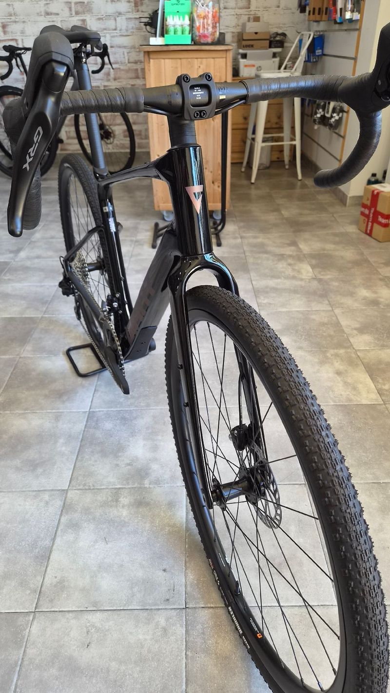 Giant Revolt Advanced 2 2025 2025 Road & Gravel d'occasion — image 2 sur 9
