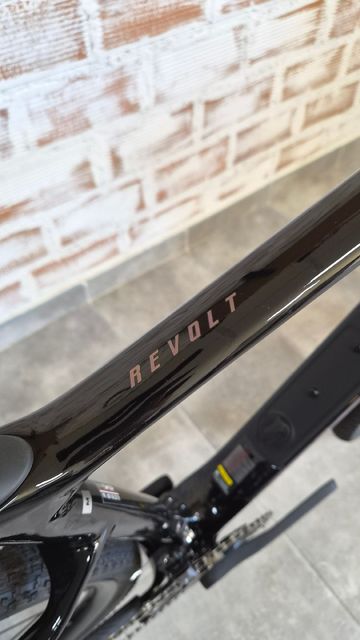 Giant Revolt Advanced 2 2025 2025 Road & Gravel d'occasion — image 5 sur 9