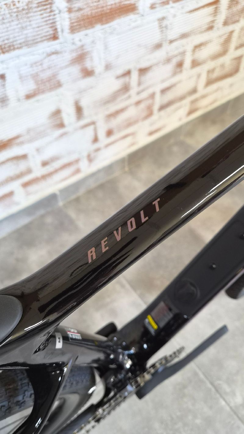 Giant Revolt Advanced 2 2025 2025 Road & Gravel d'occasion — image 5 sur 9
