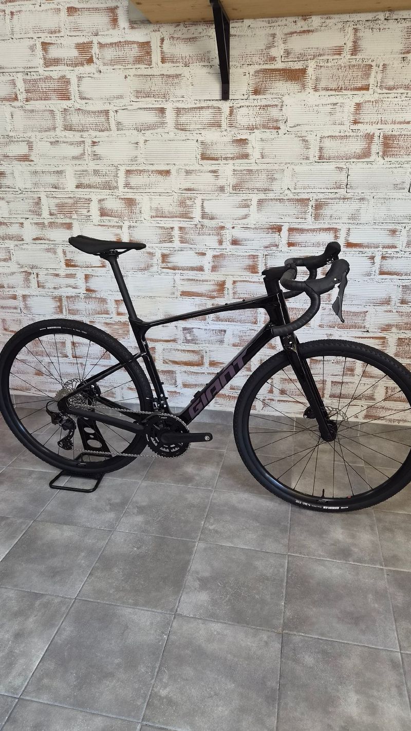 Giant Revolt Advanced 2 2025 2025 Road & Gravel d'occasion — image 1 sur 9