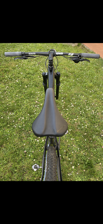 Used Trek Procaliber 9.5 2024 2024 Mountainbike, Black, 29 — image 8 of 17