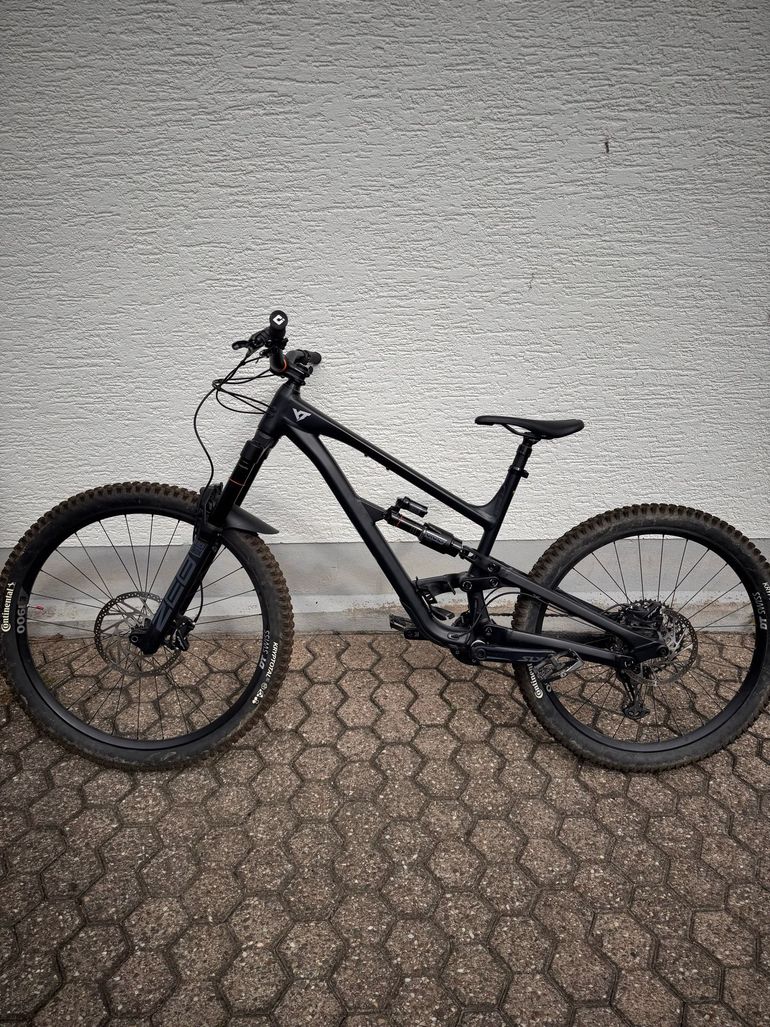 Used YT Industries Capra MX CORE 2 AL 2025 2025 Mountainbike, Schwarz, 29, 27.5 — image 1 of 7
