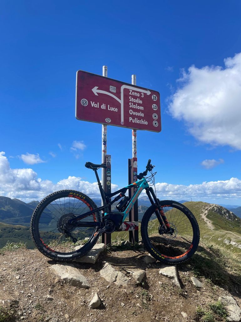 Used Rocky Mountain Altitude Powerplay Carbon 70 (Shimano) 2020 2020 Mountainbike, Black, 27.5 — image 3 of 4