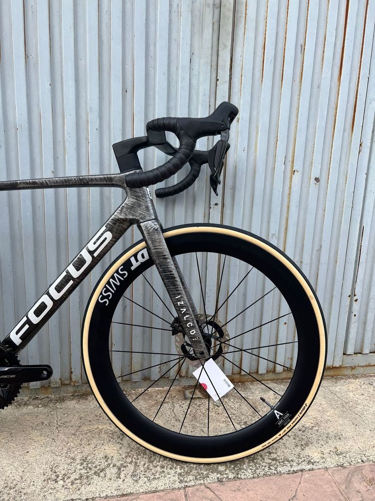 Used Focus IZALCO MAX 9.9 2026 2026 Road & Gravel, Light Gray — image 2 of 5