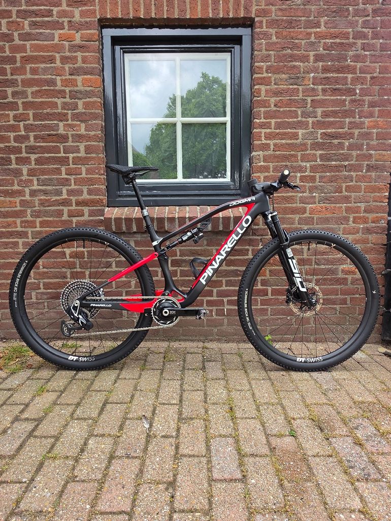 Used Pinarello Dogma SRAM XX SL Eagle AXS (T-Type) 2025 Mountainbike — image 1 of 8