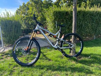 Used Commencal META AM V4.2 2017 2017 Mountainbike — image 2 of 5