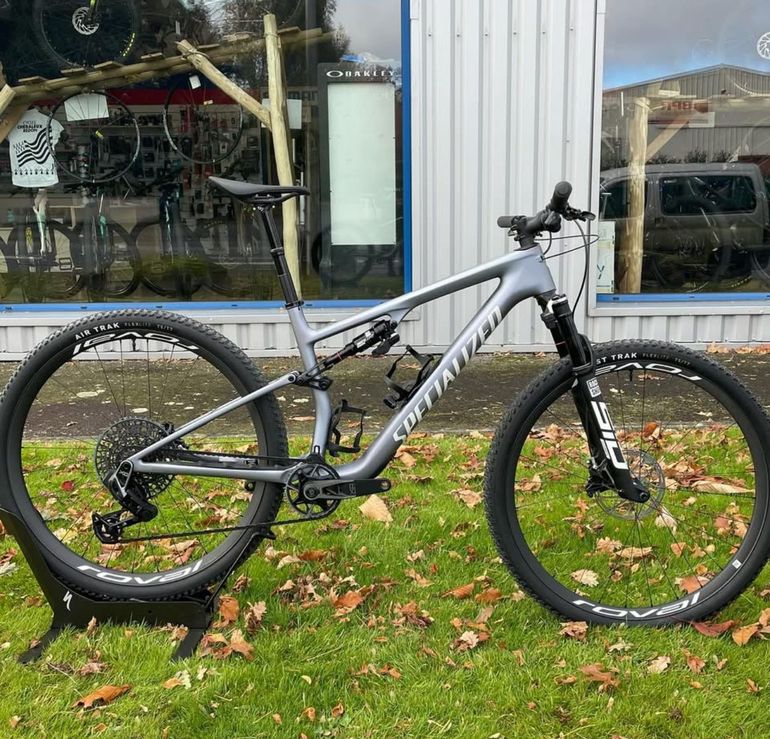 Used Specialized Epic 8 Pro 2026 2026 Mountainbike, Hellgrau, 29 — image 2 of 6