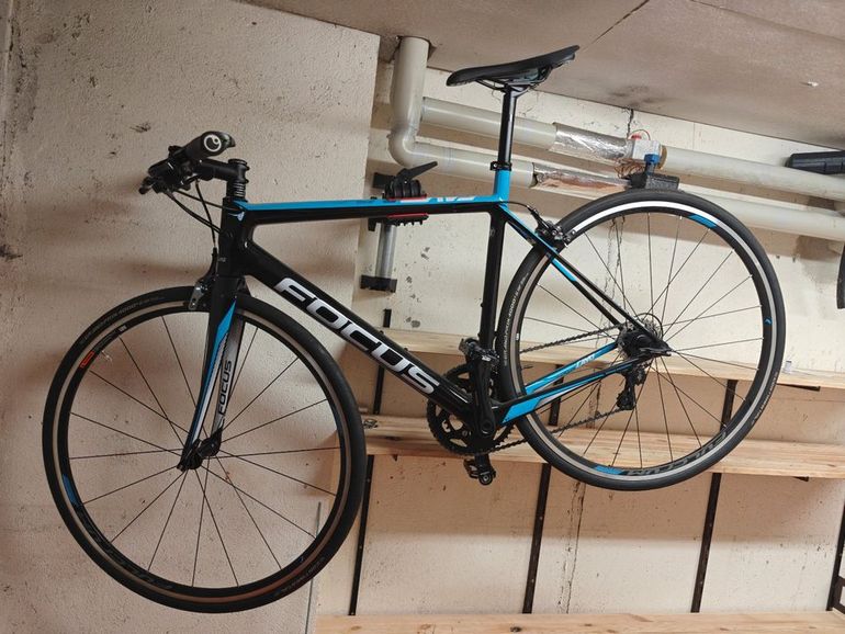 Used Focus FOCUS Cayo Ultegra Mix 2017 Carbon 2017 Road & Gravel, Blau — image 1 of 8
