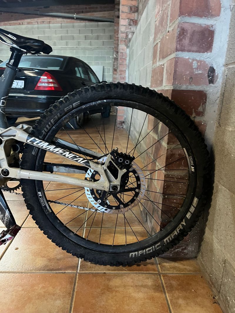 Tweedehands Commencal Supreme SRAM GX DH 2021 Mountainbike — afbeelding 8 van 10