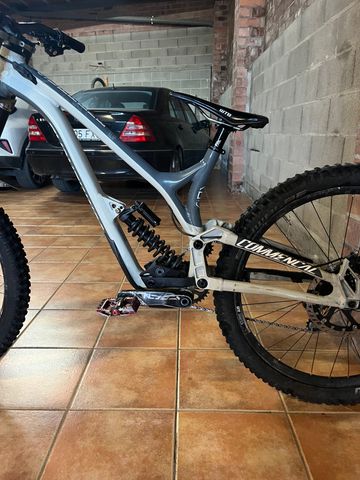 Tweedehands Commencal Supreme SRAM GX DH 2021 Mountainbike — afbeelding 9 van 10