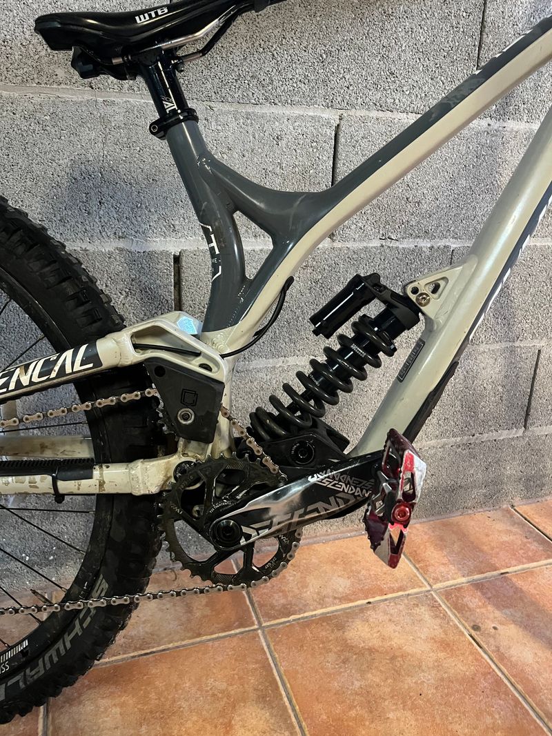 Tweedehands Commencal Supreme SRAM GX DH 2021 Mountainbike — afbeelding 4 van 10
