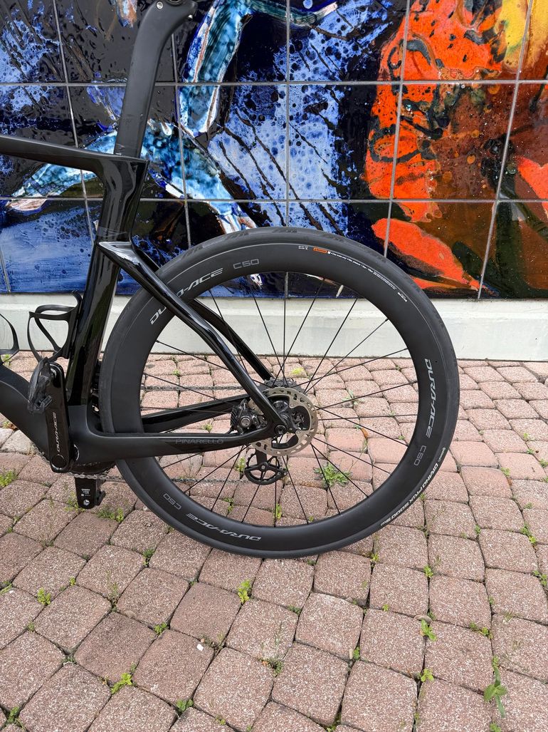 Used Pinarello DOGMA F DURA ACE Di2 Disc 2023 2023 Road & Gravel — image 9 of 10