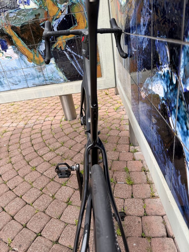 Used Pinarello DOGMA F DURA ACE Di2 Disc 2023 2023 Road & Gravel — image 6 of 10